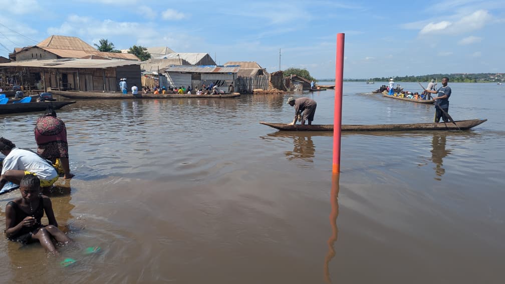 Communauté confrontée aux inondations fluviales